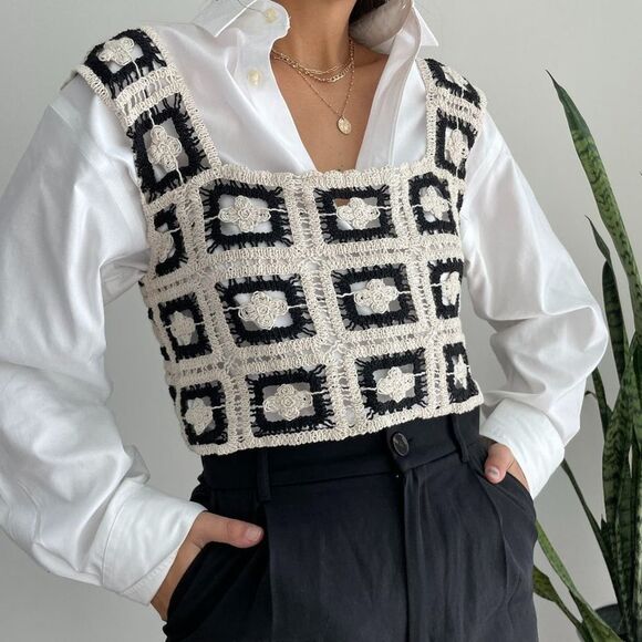 julia J Tops - Crochet Knit Square Neck Cropped Sweater Vest in Neutral